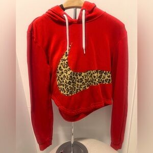 Nike XS Crop Top Long Sleeve Hoodie with Cheetah Print Logo Women’s​​